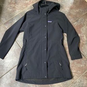 NWOT. Patagonia adze parka. Size small.